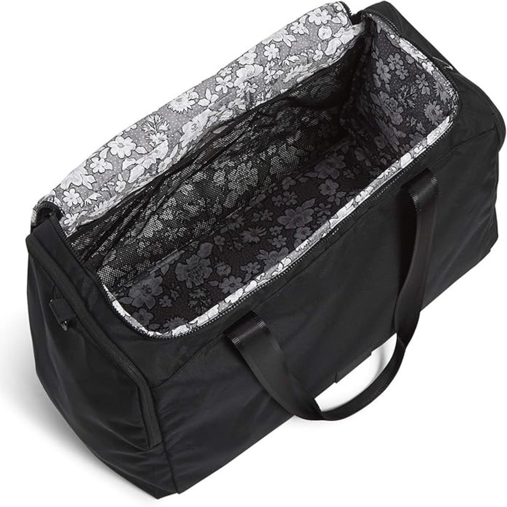 Vera Bradley Duffle Bag – Lightweight Travel / Gym Bag – Great Condition